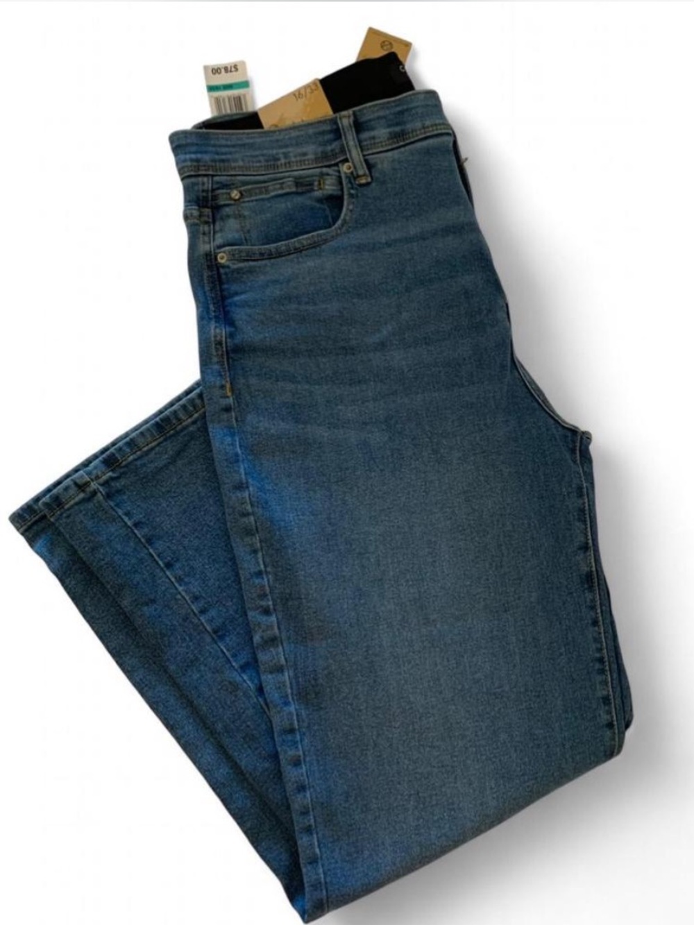 Women's Curve Appeal Straight Leg Jeans in Medium Blue Denim
